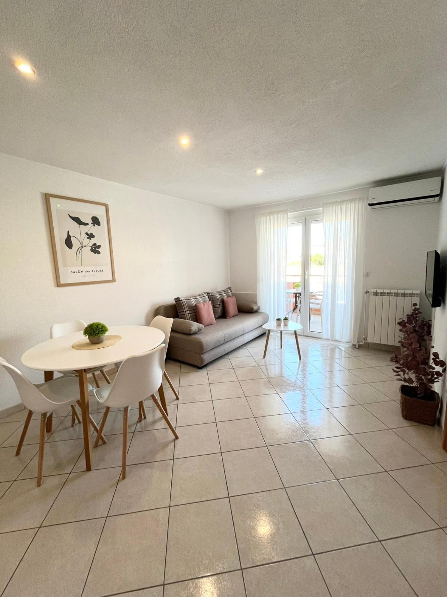 Apartments Contessa Новиград Екстериор снимка