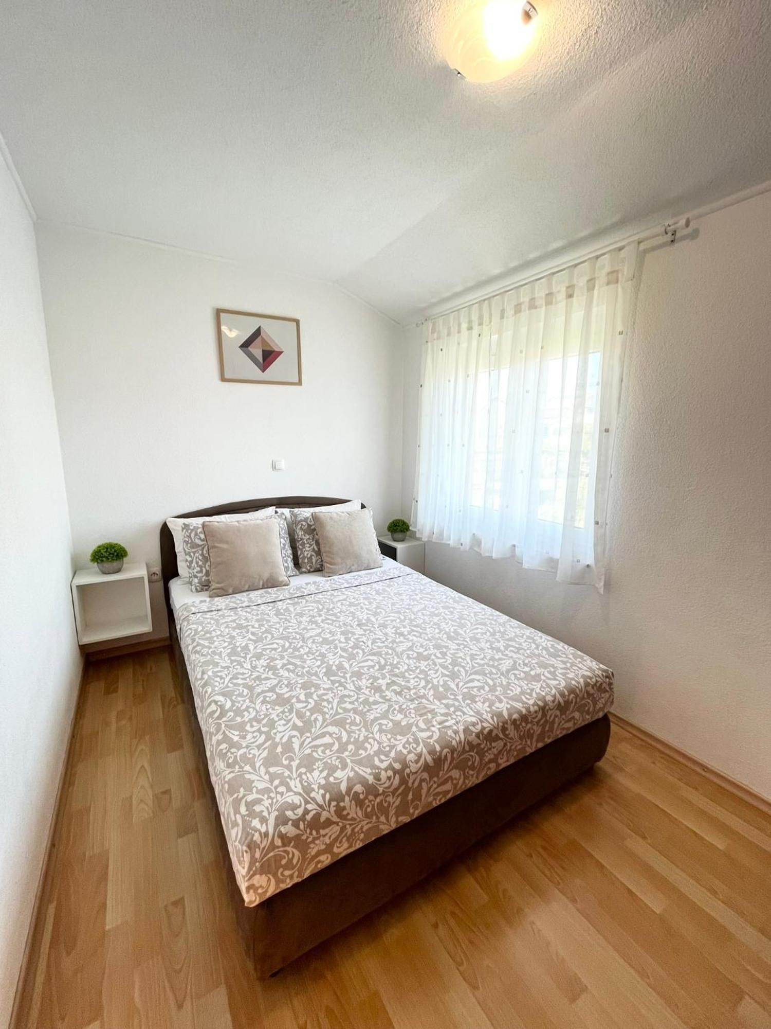 Apartments Contessa Новиград Екстериор снимка