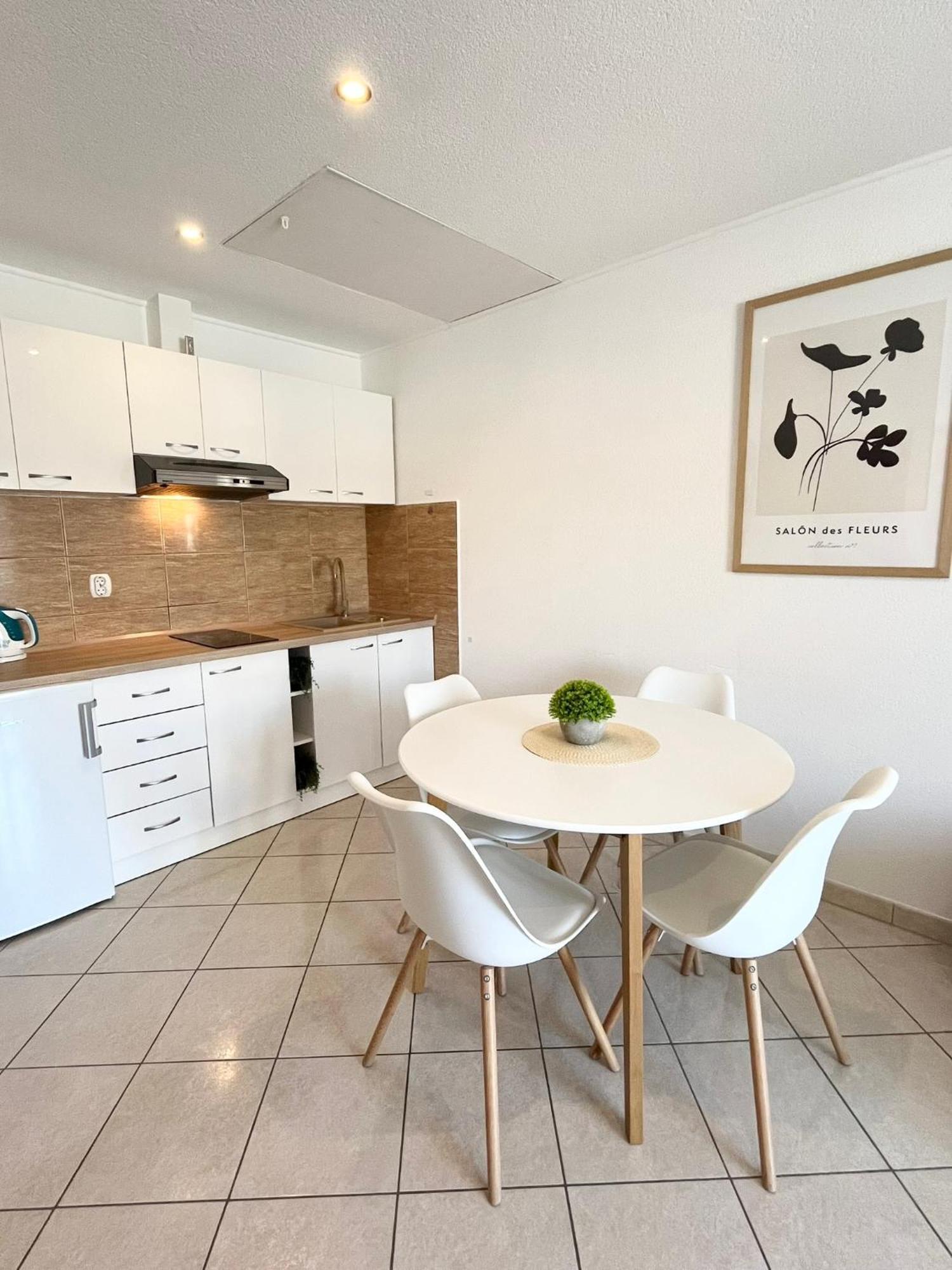 Apartments Contessa Новиград Екстериор снимка