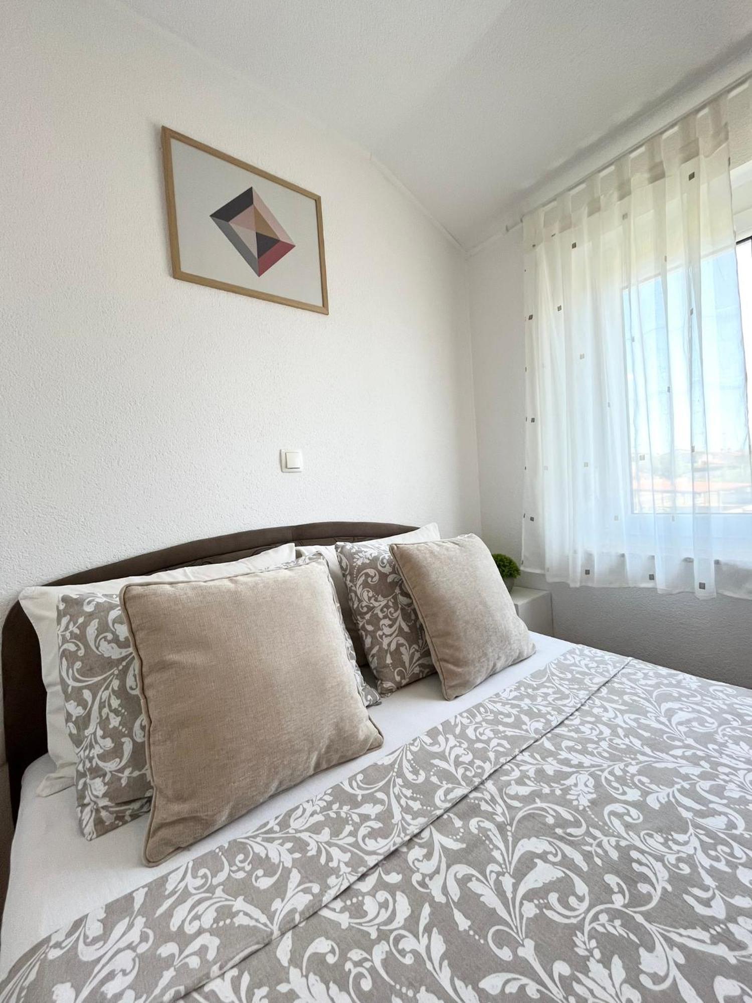 Apartments Contessa Новиград Екстериор снимка