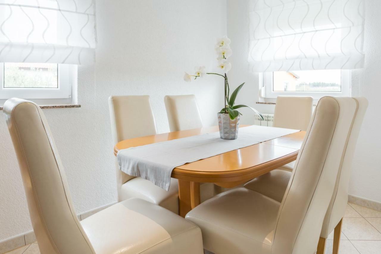 Apartments Contessa Новиград Екстериор снимка