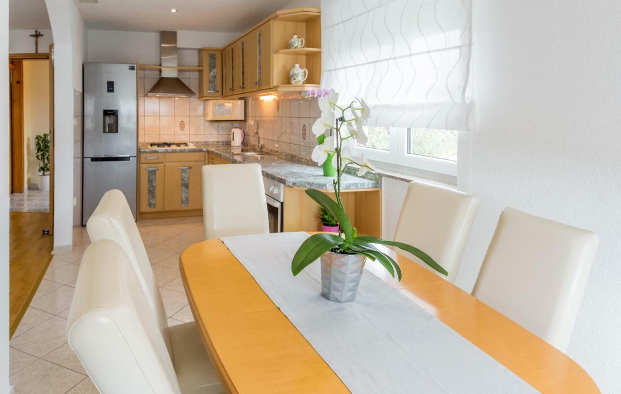 Apartments Contessa Новиград Екстериор снимка