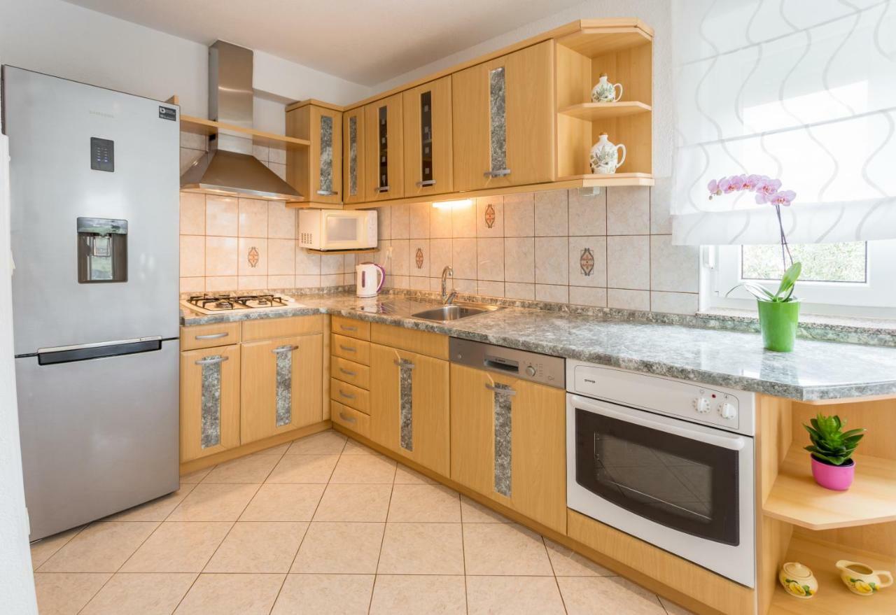 Apartments Contessa Новиград Екстериор снимка