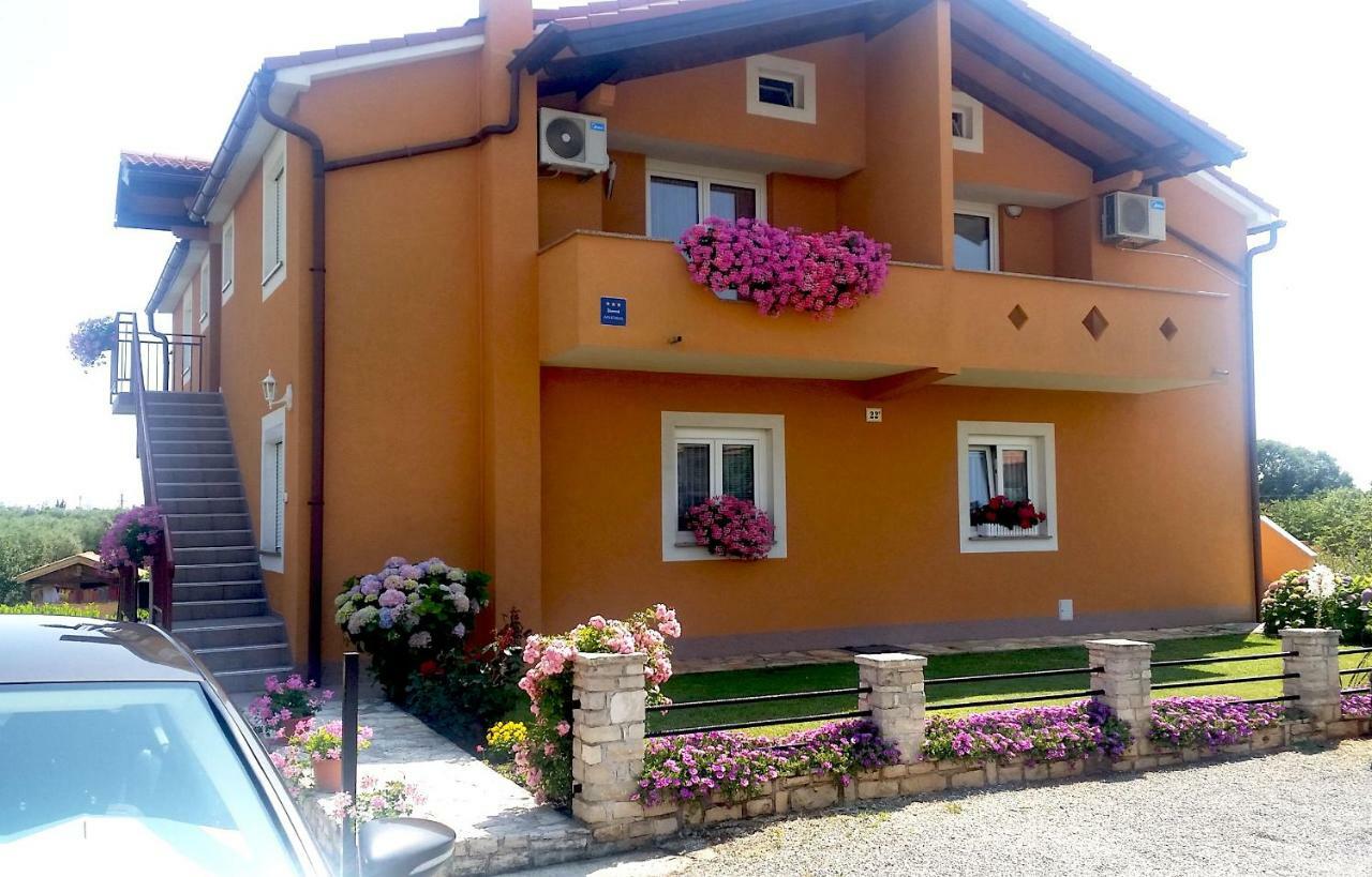 Apartments Contessa Новиград Екстериор снимка