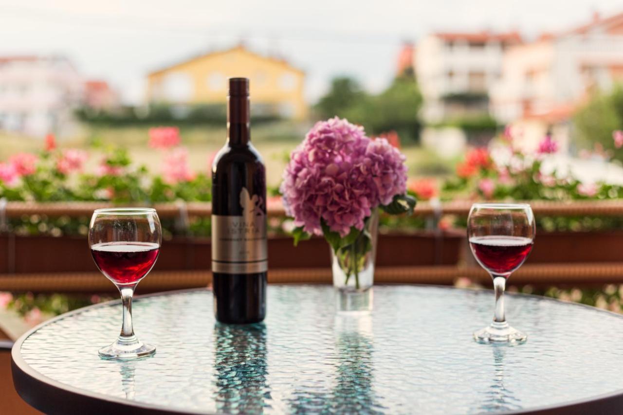 Apartments Contessa Новиград Екстериор снимка