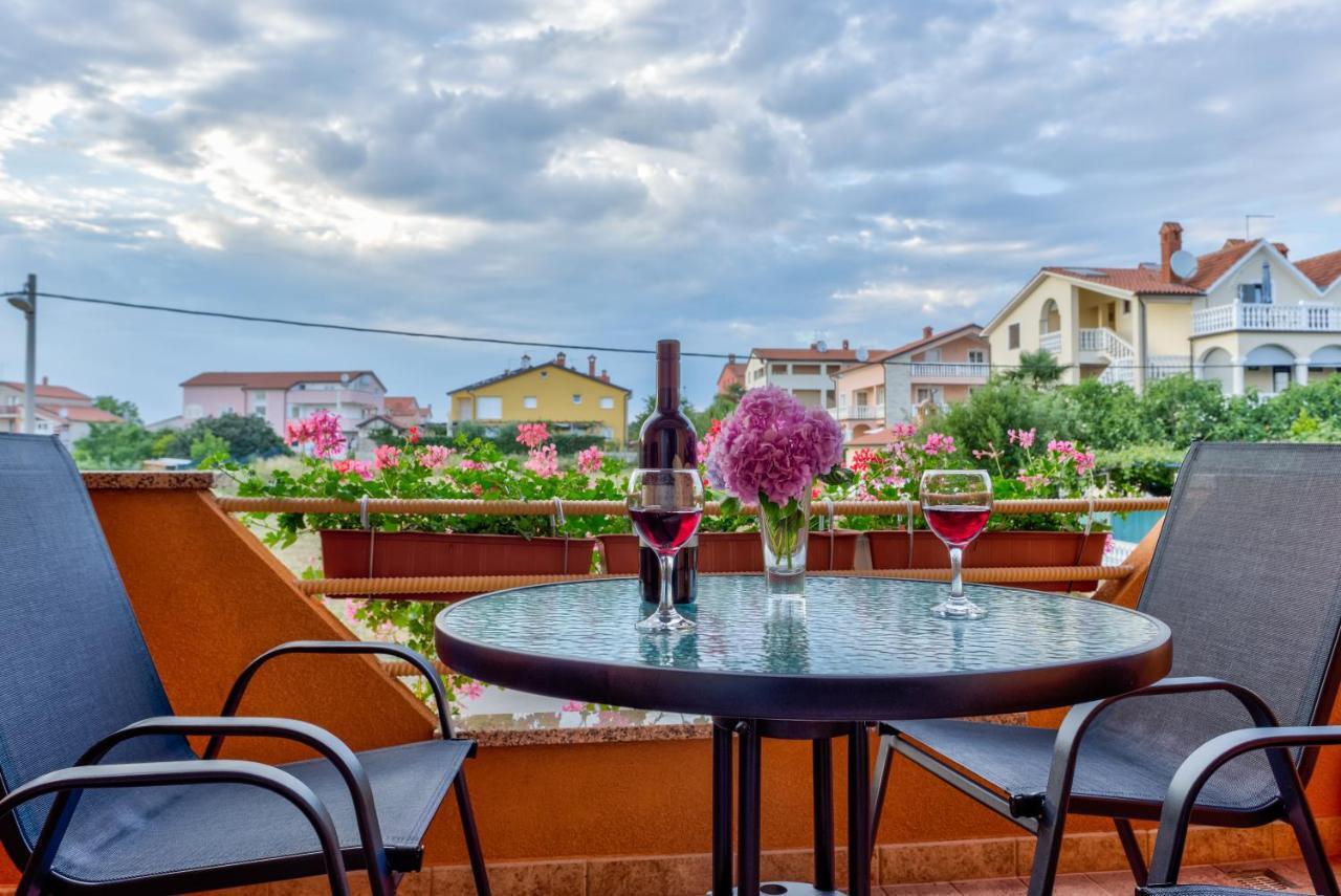 Apartments Contessa Новиград Екстериор снимка